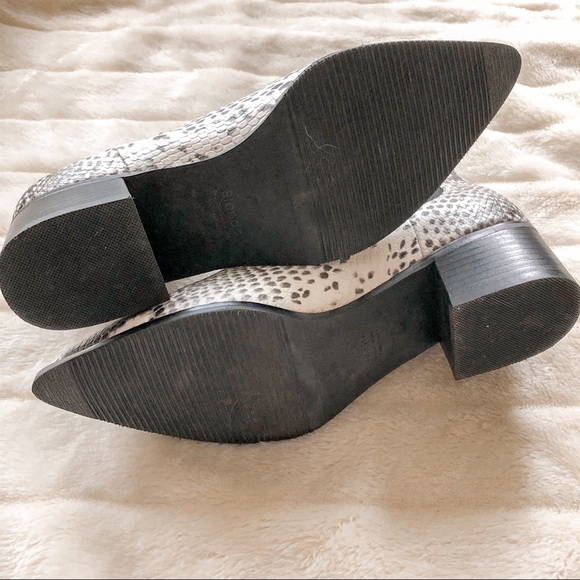 Blondo Emelia Snakeskin Print Waterproof Leather Ankle Boots Black White Size 8 - Picture 9 of 12